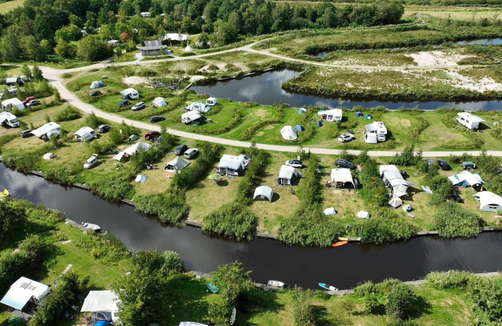 Comfort xl kampeerplaats aan het water