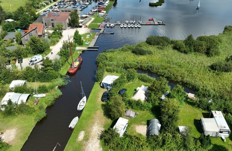 Komfortstellplätze rund um den Hafen