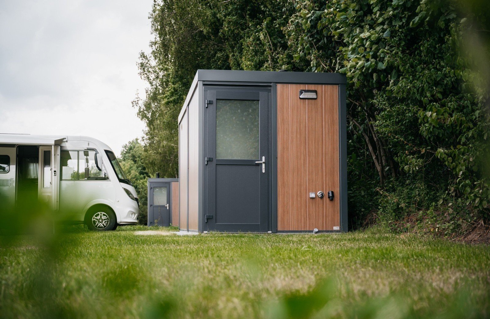 Roomplus royal outdoor bathroom