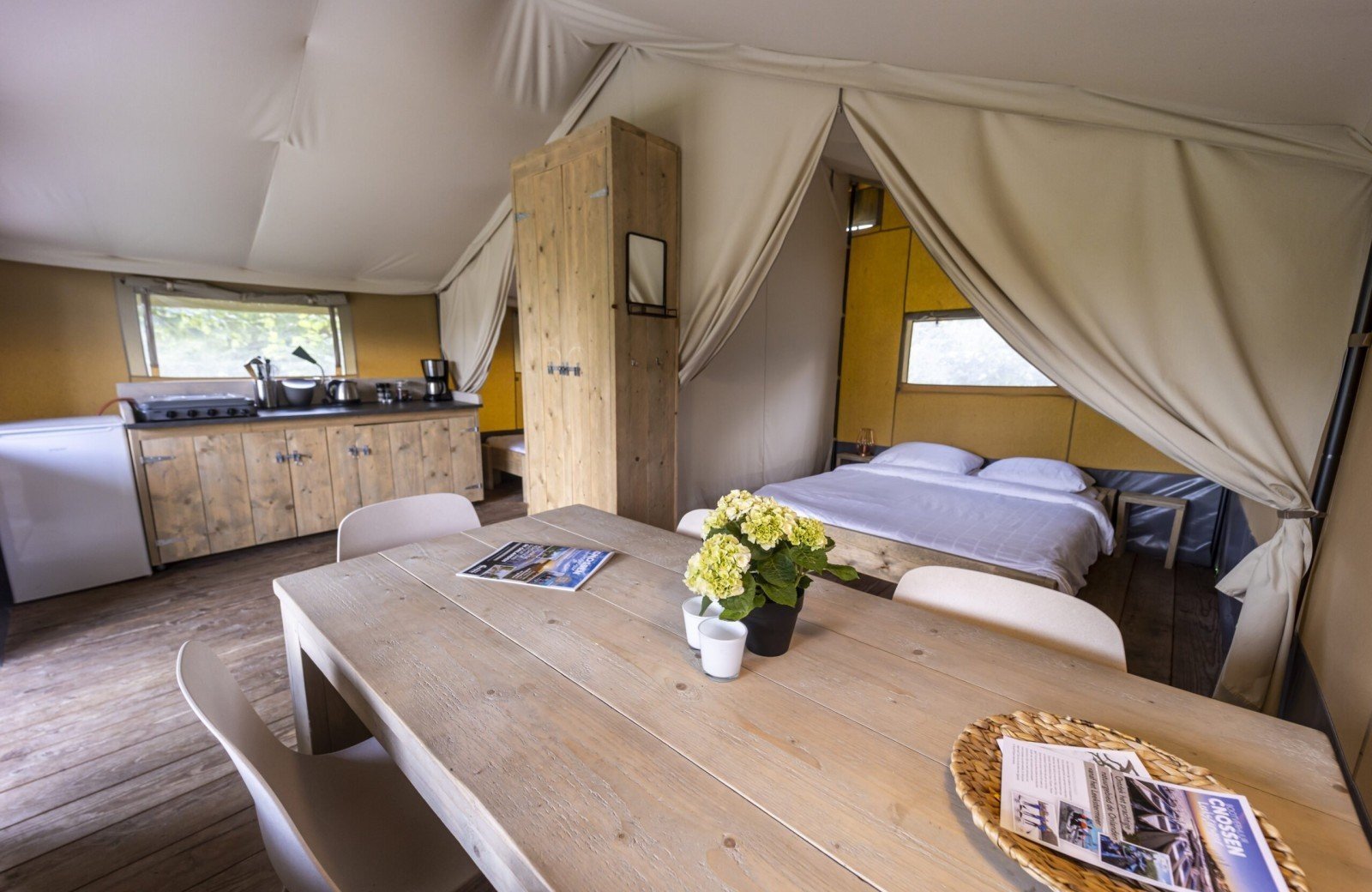 Safaritent cnossen leekstermeer