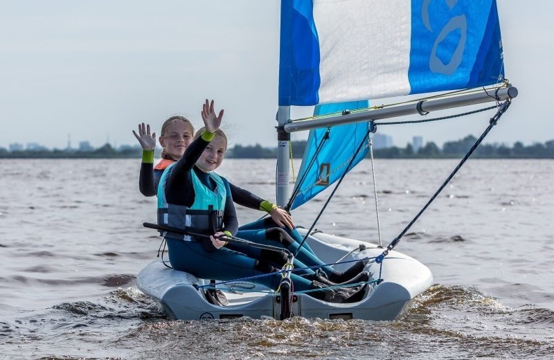 Schule für Segeln und Surfen